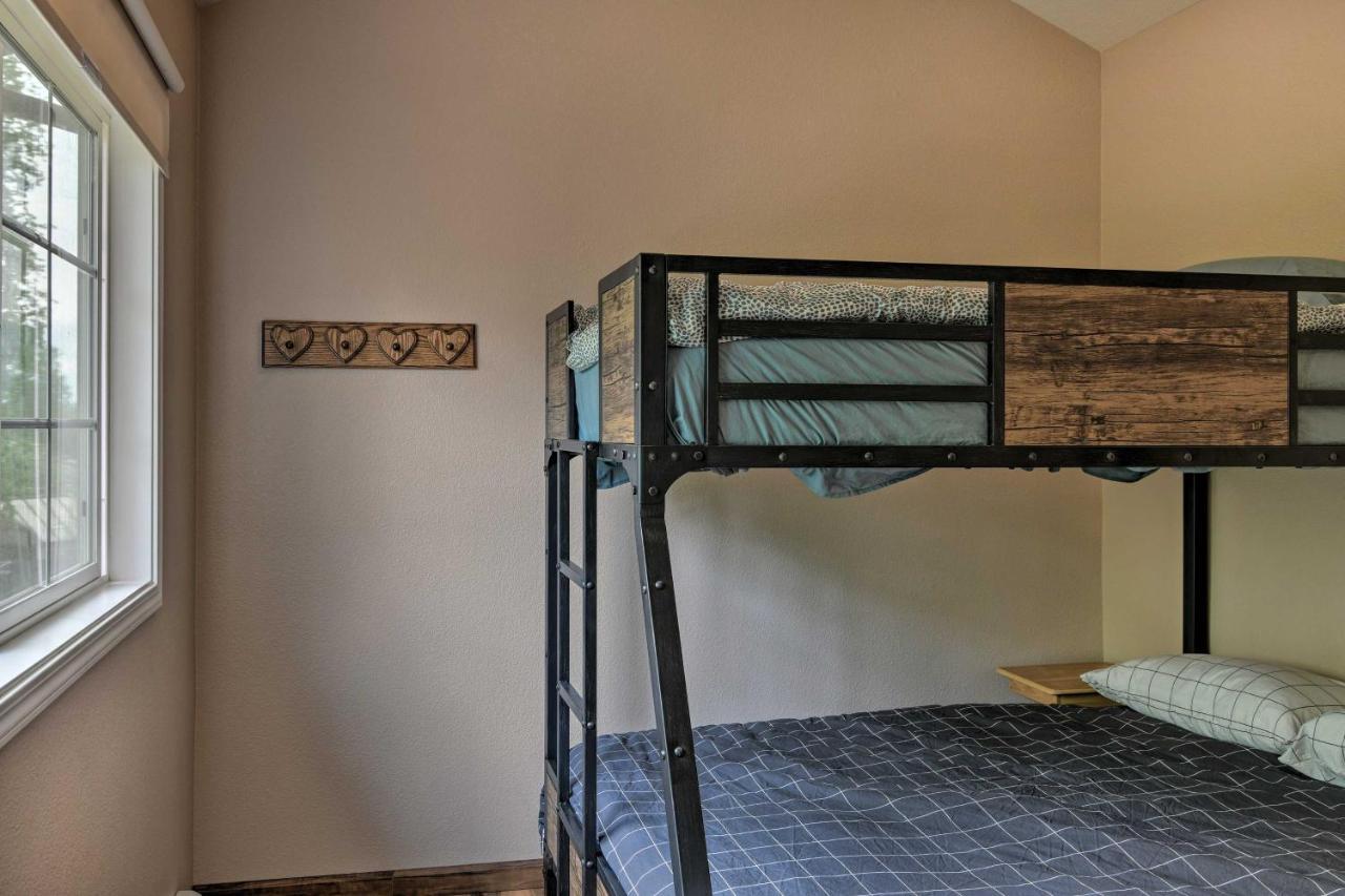 فيلا Pet Friendly Anchorage Retreat With Deck And Yard المظهر الخارجي الصورة
